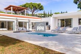 Walk to the Waves: Modern 3-Bedroom Bungalow Near the Beach Walk to the Waves: Modern 3-Bedroom Bungalow Near the Beach