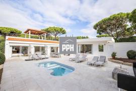 Walk to the Waves: Modern 3-Bedroom Bungalow Near the Beach Walk to the Waves: Modern 3-Bedroom Bungalow Near the Beach