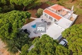 Walk to the Waves: Modern 3-Bedroom Bungalow Near the Beach Walk to the Waves: Modern 3-Bedroom Bungalow Near the Beach