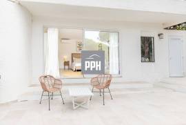 Walk to the Waves: Modern 3-Bedroom Bungalow Near the Beach Walk to the Waves: Modern 3-Bedroom Bungalow Near the Beach