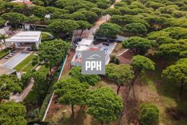 Walk to the Waves: Modern 3-Bedroom Bungalow Near the Beach Walk to the Waves: Modern 3-Bedroom Bungalow Near the Beach