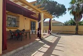 Detached villa with pool in Pino Grande: 4 bedrooms, plot and family life near Seville Detached villa with pool in Pino Grande: 4 bedrooms, plot and family life near Seville