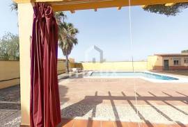 Detached villa with pool in Pino Grande: 4 bedrooms, plot and family life near Seville Detached villa with pool in Pino Grande: 4 bedrooms, plot and family life near Seville