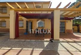 Detached villa with pool in Pino Grande: 4 bedrooms, plot and family life near Seville Detached villa with pool in Pino Grande: 4 bedrooms, plot and family life near Seville