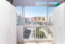 Very central 1 bedroom apartment next to the gates of Benfica