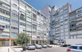 Very central 1 bedroom apartment next to the gates of Benfica Very central 1 bedroom apartment next to the gates of Benfica