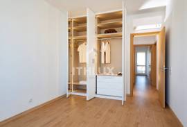 Refurbished 2 bedroom apartment in Alto da Barra | Top Floor | First line of the sea. Refurbished 2 bedroom apartment in Alto da Barra | Top Floor | First line of the sea.