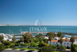 Refurbished 2 bedroom apartment in Alto da Barra | Top Floor | First line of the sea. Refurbished 2 bedroom apartment in Alto da Barra | Top Floor | First line of the sea.