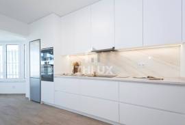 Refurbished 2 bedroom apartment in Alto da Barra | Top Floor | First line of the sea. Refurbished 2 bedroom apartment in Alto da Barra | Top Floor | First line of the sea.