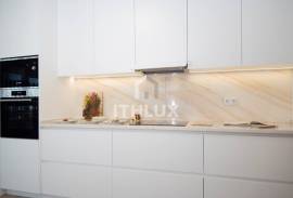 Refurbished 2 bedroom apartment in Alto da Barra | Top Floor | First line of the sea. Refurbished 2 bedroom apartment in Alto da Barra | Top Floor | First line of the sea.