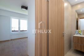 Refurbished 2 bedroom apartment in Alto da Barra | Top Floor | First line of the sea. Refurbished 2 bedroom apartment in Alto da Barra | Top Floor | First line of the sea.