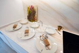 Refurbished 2 bedroom apartment in Alto da Barra | Top Floor | First line of the sea. Refurbished 2 bedroom apartment in Alto da Barra | Top Floor | First line of the sea.