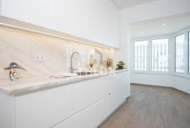 Refurbished 2 bedroom apartment in Alto da Barra | Top Floor | First line of the sea. Refurbished 2 bedroom apartment in Alto da Barra | Top Floor | First line of the sea.