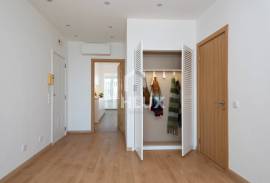 Refurbished 2 bedroom apartment in Alto da Barra | Top Floor | First line of the sea. Refurbished 2 bedroom apartment in Alto da Barra | Top Floor | First line of the sea.