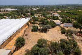 3 + 1 bedroom farm with sea view on a plot of 3427 m2 located in Murteira - Areias near Moncarapacho in Olhão 3 + 1 bedroom farm with sea view on a plot of 3427 m2 located in Murteira - Areias near Moncarapacho in Olhão
