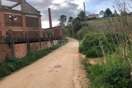 Bank warehouse in a state of ruin with 6851 m2 and 27880 m2 of land located in Labrugueira near Alenquer Bank warehouse in a state of ruin with 6851 m2 and 27880 m2 of land located in Labrugueira near Alenquer