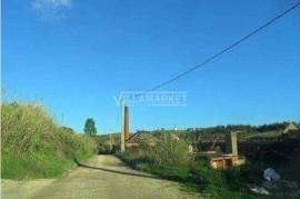 Bank warehouse in a state of ruin with 6851 m2 and 27880 m2 of land located in Labrugueira near Alenquer Bank warehouse in a state of ruin with 6851 m2 and 27880 m2 of land located in Labrugueira near Alenquer