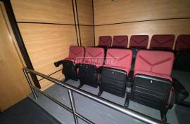 Stall store with 148m² that functioned as a Cinema inserted in the Millenium Shopping Center in Abrantes Stall store with 148m² that functioned as a Cinema inserted in the Millenium Shopping Center in Abrantes