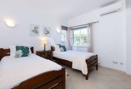 4 Bedroom Villa with Pool, Garden and Large Basement - Assumadinha, Quarteira