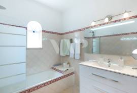 4 Bedroom Villa with Pool, Garden and Large Basement - Assumadinha, Quarteira