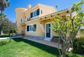 4 Bedroom Villa with Pool, Garden and Large Basement - Assumadinha, Quarteira