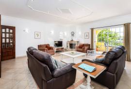 4 Bedroom Villa with Pool, Garden and Large Basement - Assumadinha, Quarteira