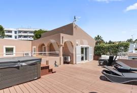 4+2 Bedroom Villa Front View Golf, Pool and Rooftop with Jacuzzi in Vilamoura 4+2 Bedroom Villa Front View Golf, Pool and Rooftop with Jacuzzi in Vilamoura