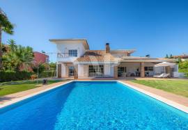 4 bedroom villa for annual rent in Vilamoura with GOLF view