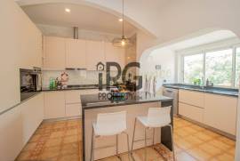 Santa Barbara de Nexe – Modernised 3+1 Bedroom Villa with Pool & Coastal Views