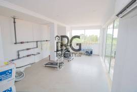 Santa Barbara de Nexe – Modernised 3+1 Bedroom Villa with Pool & Coastal Views