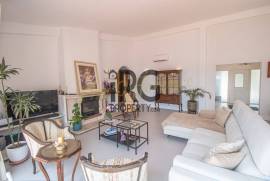 Santa Barbara de Nexe – Modernised 3+1 Bedroom Villa with Pool & Coastal Views