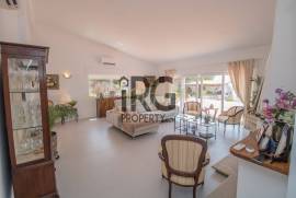 Santa Barbara de Nexe – Modernised 3+1 Bedroom Villa with Pool & Coastal Views