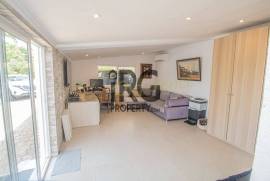 Santa Barbara de Nexe – Modernised 3+1 Bedroom Villa with Pool & Coastal Views