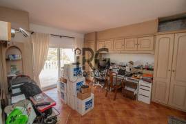 Santa Barbara de Nexe – Modernised 3+1 Bedroom Villa with Pool & Coastal Views