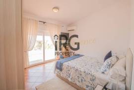 Santa Barbara de Nexe – Modernised 3+1 Bedroom Villa with Pool & Coastal Views