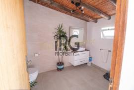 Santa Barbara de Nexe – Modernised 3+1 Bedroom Villa with Pool & Coastal Views