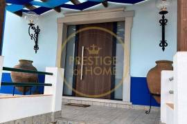 House 4 Bedrooms +2 House 4 Bedrooms +2