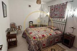 House 4 Bedrooms +2 House 4 Bedrooms +2