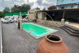 House 4 Bedrooms +2 House 4 Bedrooms +2