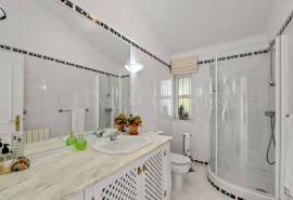 Carvoeiro – 4-bedroom charming villa very private with pool and mature gardens on a big plot Carvoeiro – 4-bedroom charming villa very private with pool and mature gardens on a big plot