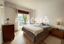 T2 AT JUST 850M FROM PRAIA DA FALÉSIA AND WITH GARAGE