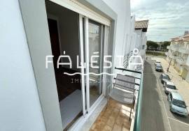 T2 AT JUST 850M FROM PRAIA DA FALÉSIA AND WITH GARAGE
