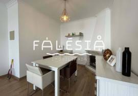 T2 AT JUST 850M FROM PRAIA DA FALÉSIA AND WITH GARAGE