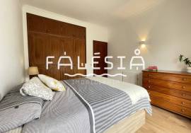 T2 AT JUST 850M FROM PRAIA DA FALÉSIA AND WITH GARAGE