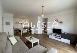 T2 AT JUST 850M FROM PRAIA DA FALÉSIA AND WITH GARAGE