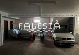 T2 AT JUST 850M FROM PRAIA DA FALÉSIA AND WITH GARAGE