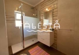 T2 AT JUST 850M FROM PRAIA DA FALÉSIA AND WITH GARAGE