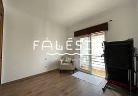 T2 AT JUST 850M FROM PRAIA DA FALÉSIA AND WITH GARAGE