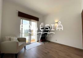 T2 AT JUST 850M FROM PRAIA DA FALÉSIA AND WITH GARAGE