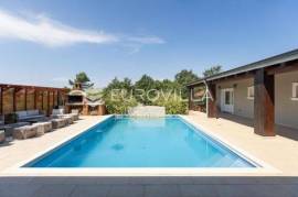 Istria, Svetvinčenat, detached house with garden and swimming pool